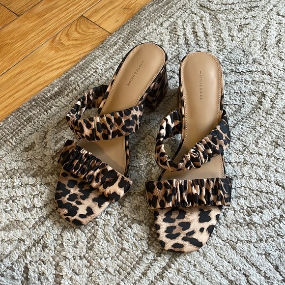 Leopard block heel sandal - Picture 2 of 2